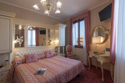 Postel nebo postele na pokoji v ubytování Hotel Riviera Venezia Lido