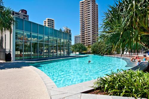 Swimming pool sa o malapit sa Iconic Q Resort Ocean View