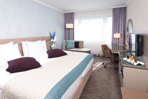 A bed or beds in a room at Crowne Plaza Berlin City Centre Ku'damm, an IHG Hotel