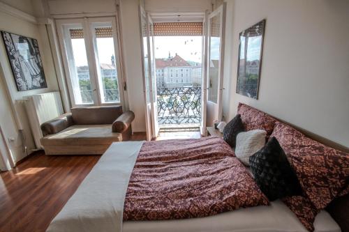 En eller flere senge i et værelse på TOP LOCATION BUDAPEST
