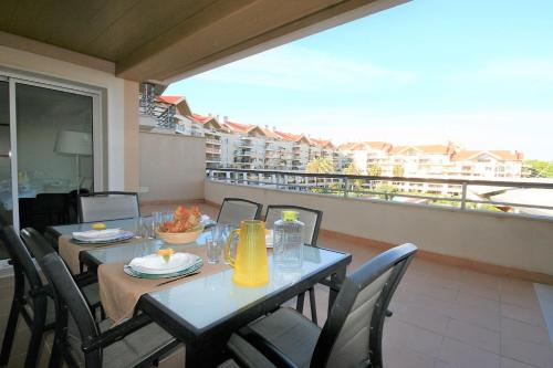 Modern Apartment in Luxurious Condominium