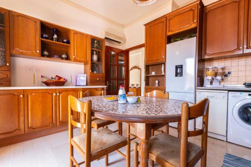 Η κουζίνα ή μικρή κουζίνα στο Villa Elion