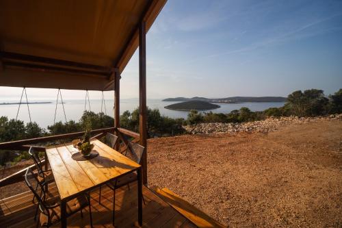 Gallery image of Glamping Tents and Mobile Homes Trasorka in Veli Lošinj