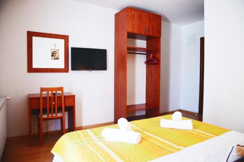 Ένα ή περισσότερα κρεβάτια σε δωμάτιο στο Hotel Quattro Medjugorje