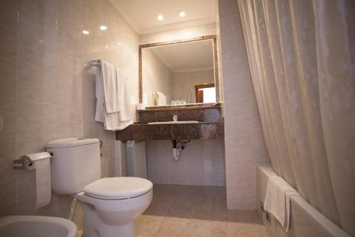 Ванная комната в Hostal Sa Rota