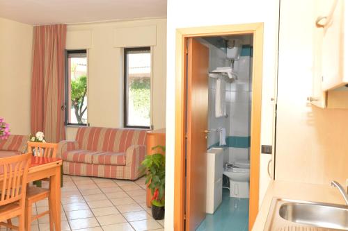 Ένα μπάνιο στο Miramare Residence