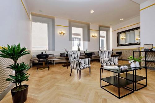 a salon with chairs and tables and a waiting room at Roma Five Suites in Rome