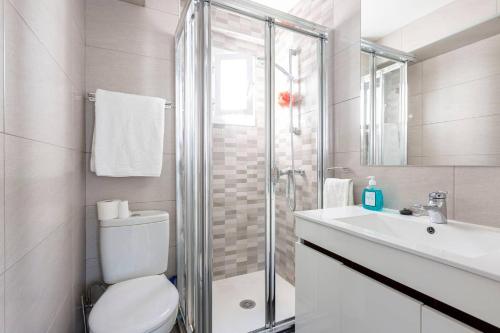 Phòng tắm tại Apartamentos La Vaguada Suites