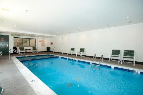 Piscine de l'établissement Gateway Mountain Lodge by Keystone Resort ou située à proximité