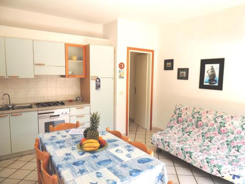 a living room with a table with a pineapple on it at Appartamenti Montecristo e Pianosa in Seccheto