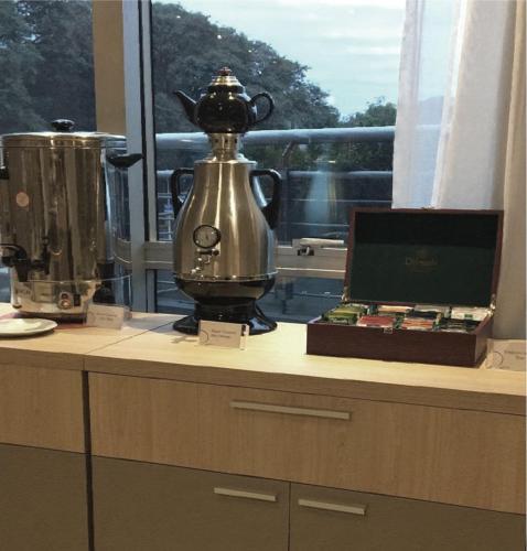 a tea kettle sitting on a counter next to a window at Maran Suites & Towers in Paraná