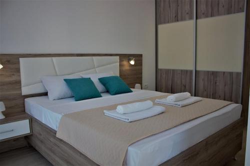 a bedroom with a large bed with two pillows on it at Mariner 602 in Sutomore