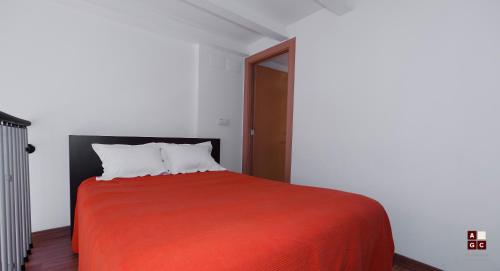 Un ou plusieurs lits dans un hébergement de l'établissement Apartaments Girona Centre