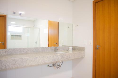 Kylpyhuone majoituspaikassa Orla Morena Park Hotel