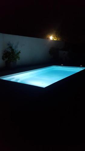 Bazén v ubytování Chambre d'hôtes l'ipomée nebo v jeho okolí