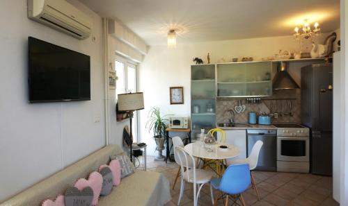 Blue Sea View Apartment