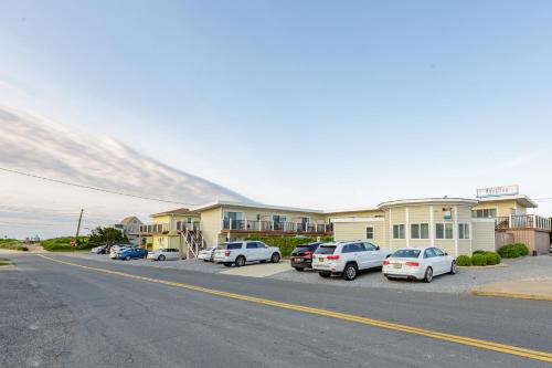 a row of cars parked in front of a parking lot at Aqualina Inn Montauk in Montauk