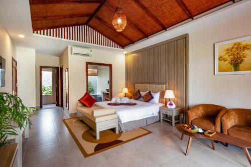 Giường trong phòng chung tại Nui Thom Ecolodge