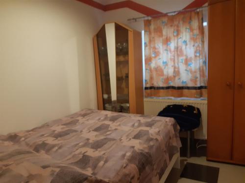 Ein Bett oder Betten in einem Zimmer der Unterkunft Vitorlás Nyaralóház
