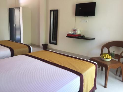 TV a/nebo společenská místnost v ubytování Organic Garden Resort Sigiriya