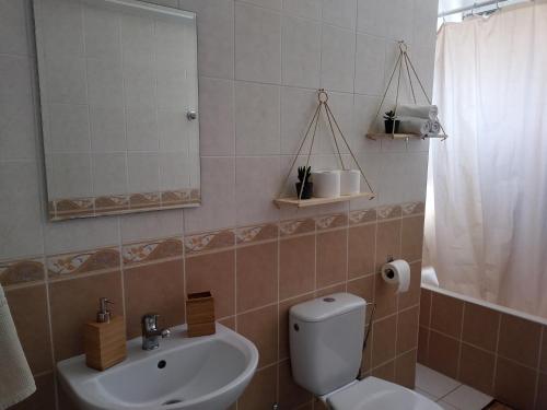 Ένα μπάνιο στο Top Seaview Apartment in Peyia