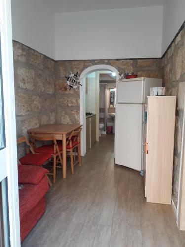 A kitchen or kitchenette at Casa Mariagrazia