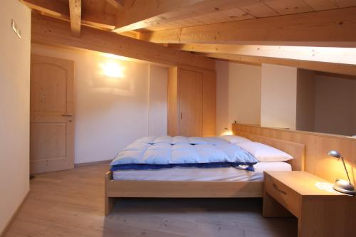 Кровать или кровати в номере Varesco Appartamenti