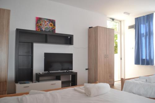 Ένα ή περισσότερα κρεβάτια σε δωμάτιο στο Apartmani Stari Most