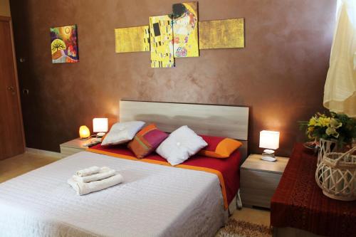 a bedroom with a bed with towels on it at CasaBlueLive in Venafro