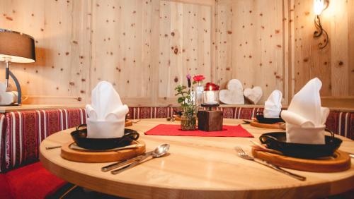 a table with two white rabbits on top of it at Gasthof Schmalzerhof in Weer