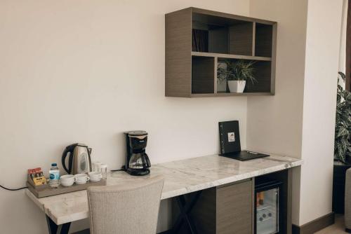 a kitchen with a counter and a table with a blender at Hilly Hotel in Edirne