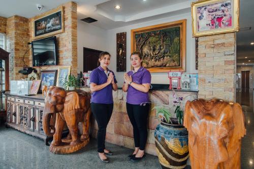 two women standing in front of a store with statues at Iyara Hua Hin Lodge in Hua Hin