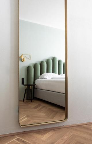 Uma cama ou camas num quarto em Alpine Hideaway ZILLERTALERHOF - 4 Sterne Superior