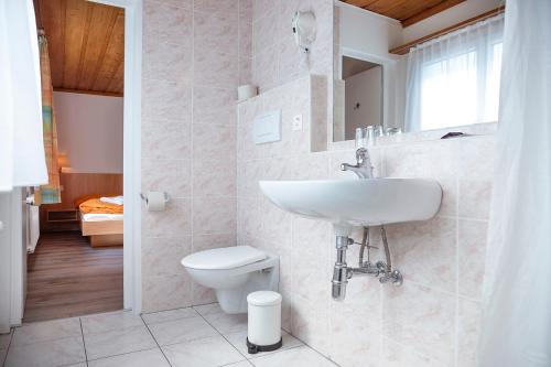 Koupelna v ubytování B&B La Tgamona
