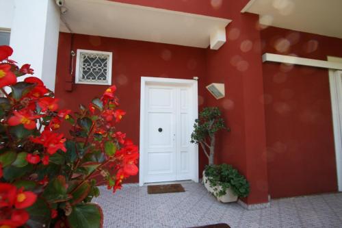 a room with red walls and a white door at Villa della Tartaruga in Casal Palocco