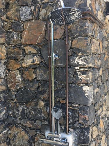 un mur de pierre avec une douche devant dans l'établissement New penthouse - Cinque Terre, Tuscany, Liguria, Lerici #4, à Lerici