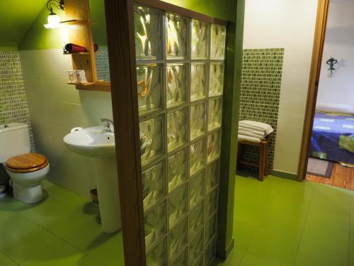 Koupelna v ubytování Hospedium Hostal Almanzor