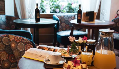 a table with a book and some bottles of wine at Albergo Giardino in Montalcino