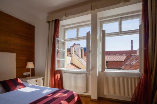 Postel nebo postele na pokoji v ubytování Little King Hotel U Malvaze