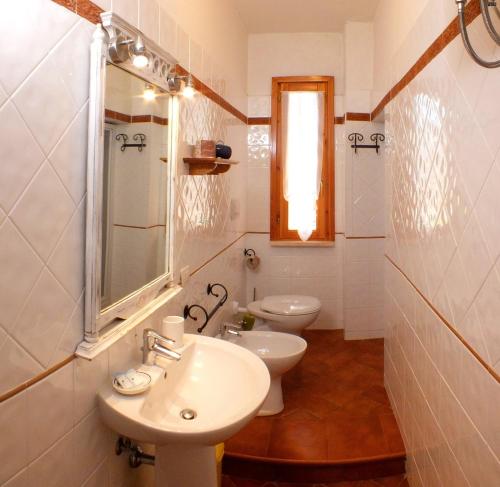 Koupelna v ubytování Agriturismo Le Pescine