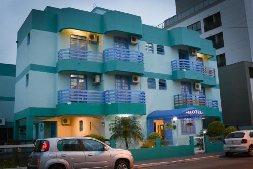 a building with a car parked in front of it at Dom Fish Hotel & Rede Hs Hotelaria in Florianópolis