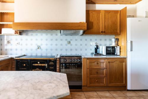 Kuchyň nebo kuchyňský kout v ubytování Casa rural Sant Grau turismo saludable y responsable