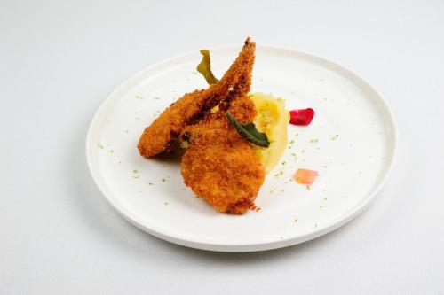 Makanan di atau berdekatan hotel