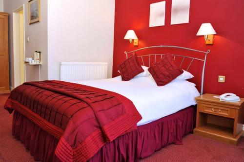Postel nebo postele na pokoji v ubytování Royal Exeter Hotel