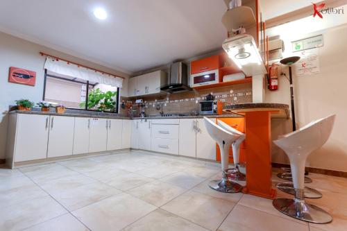 Η κουζίνα ή μικρή κουζίνα στο Hostal Kolibri B&B