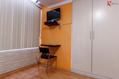 Μια τηλεόραση ή/και κέντρο ψυχαγωγίας στο Hostal Kolibri B&B