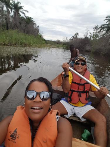 two people in a boat on a river at Apartamento 05 Vivendas do Serrano - Lençóis in Lençóis