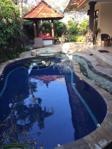 Swimming pool sa o malapit sa Intan Mutiara Sanur Beach Villa