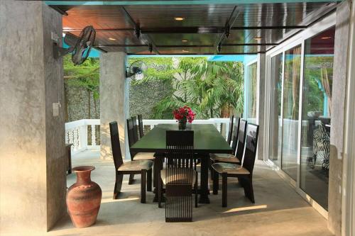 Gallery image of Baan Heaven / Patong Beach Pool Villa Sleeps up to 15 in Patong Beach