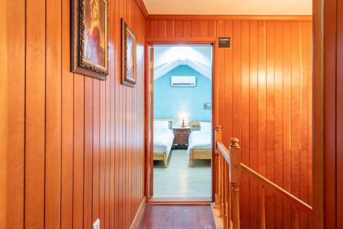 a hallway with a door leading to a bedroom at The Hyu Largo in Yongin